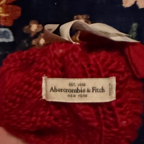 Vintage Abercrombie & Fitch Vibrant Red Knit Hat with Bow - Picture 2 of 3